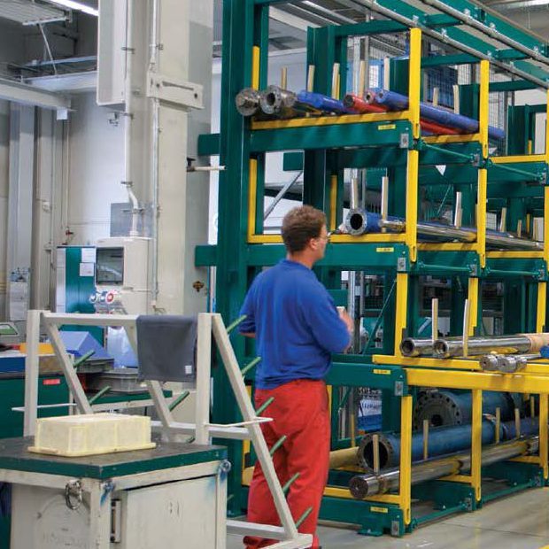Lager für wieder aufzuarbeitende Hydraulikteile